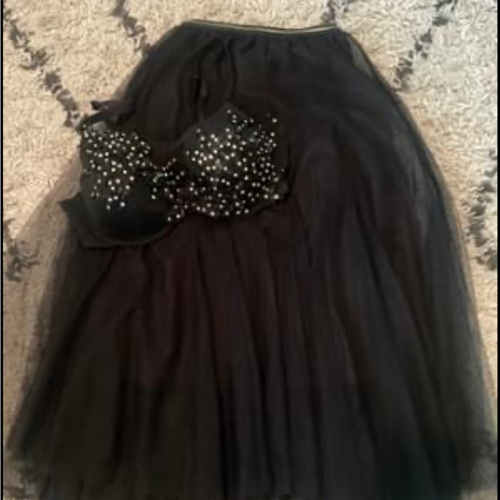 Costume - Picture 2 of 2
